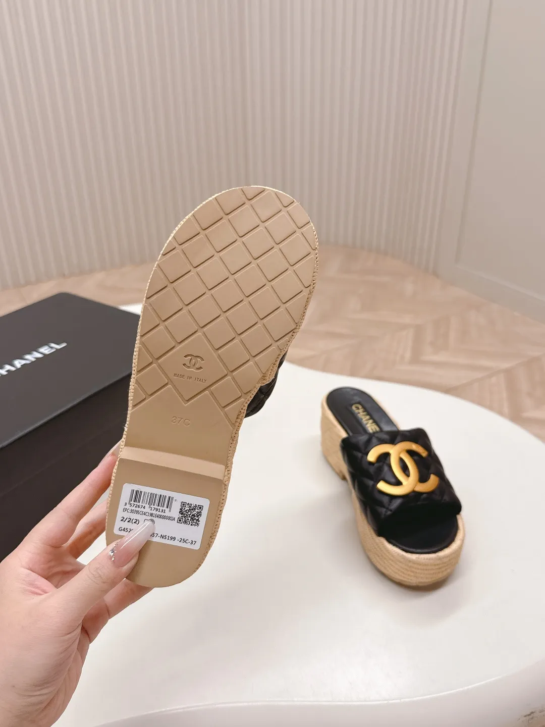 👟👟Ex-factory price 560👟👟 CHANEL Chanel 2025 new sandals and slippers series classic series every style is great rhombus platform sandals and slippers elegant and noble comfortable and versatile upper: sheepskin foot pad: sheepskin sole: rubber outsole size: 35-40